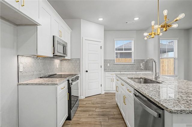 1703 W Broadway Place, Rogers, AR 72758