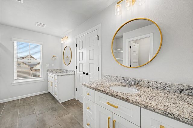 1703 W Broadway Place, Rogers, AR 72758