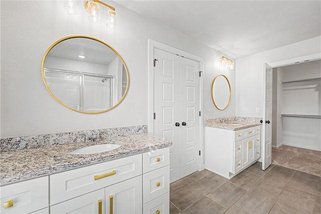 1703 W Broadway Place, Rogers, AR 72758