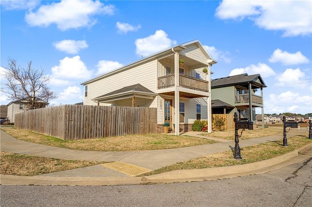 1703 W Broadway Place, Rogers, AR 72758