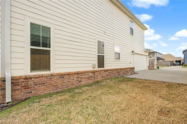 1703 W Broadway Place, Rogers, AR 72758