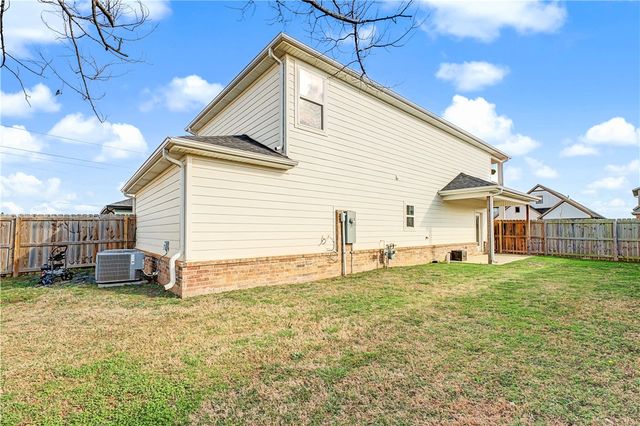 1703 W Broadway Place, Rogers, AR 72758