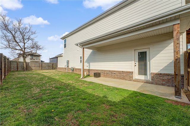1703 W Broadway Place, Rogers, AR 72758