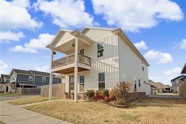 1703 W Broadway Place, Rogers, AR 72758