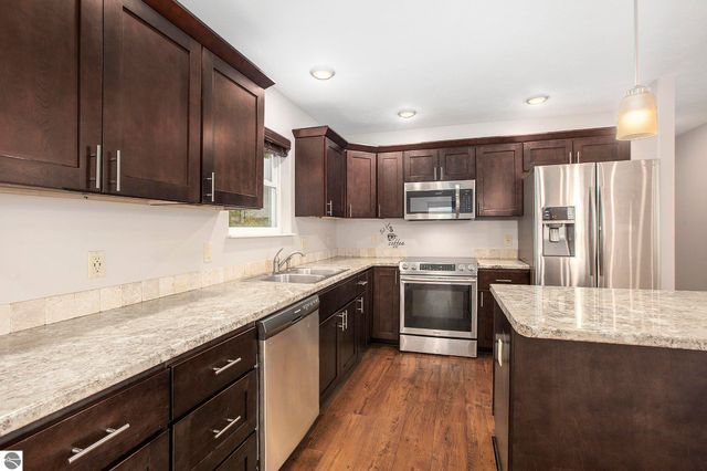 220 Parkview Drive, Kingsley, MI 49649