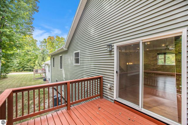 220 Parkview Drive, Kingsley, MI 49649