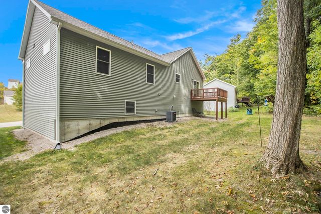 220 Parkview Drive, Kingsley, MI 49649