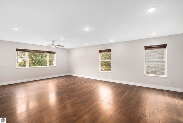 220 Parkview Drive, Kingsley, MI 49649