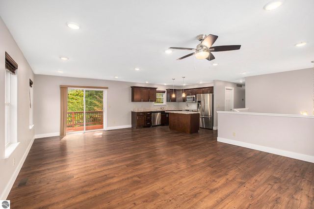 220 Parkview Drive, Kingsley, MI 49649