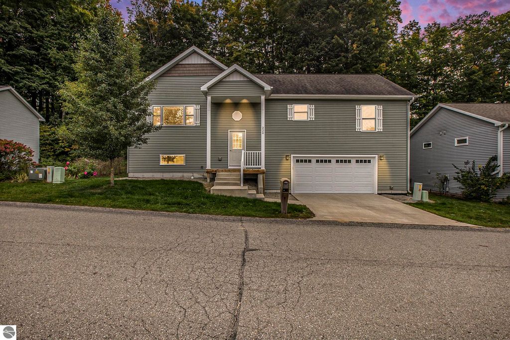 220 Parkview Drive, Kingsley, MI 49649