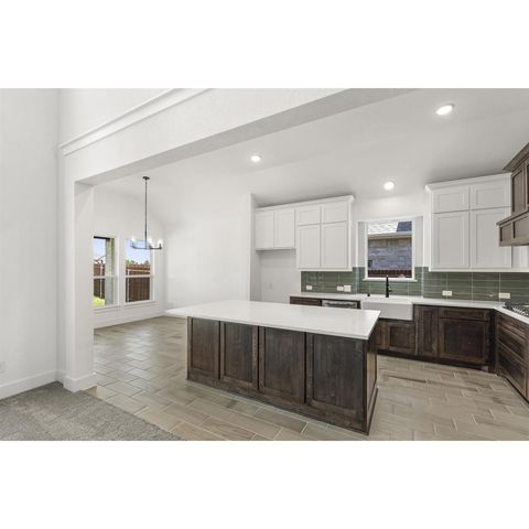 312 Lovett Lane, Burleson, TX 76028