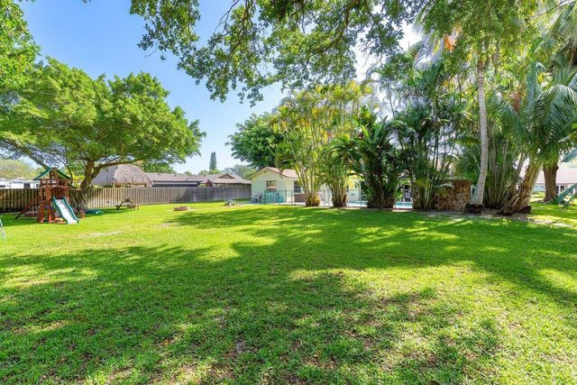 267 Old Country Road S, Wellington, FL 33414