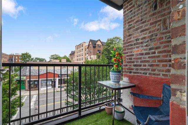 30 Clinton Place 2F, New Rochelle, NY 10801