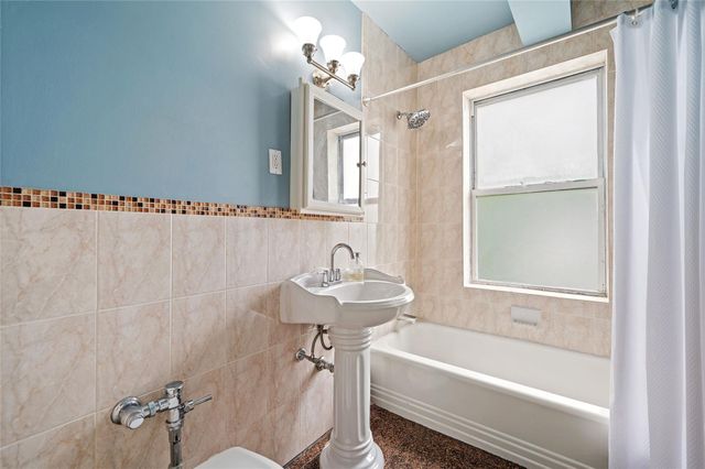 30 Clinton Place 2F, New Rochelle, NY 10801