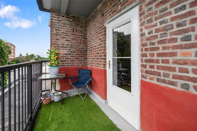 30 Clinton Place 2F, New Rochelle, NY 10801