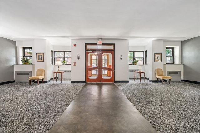 30 Clinton Place 2F, New Rochelle, NY 10801