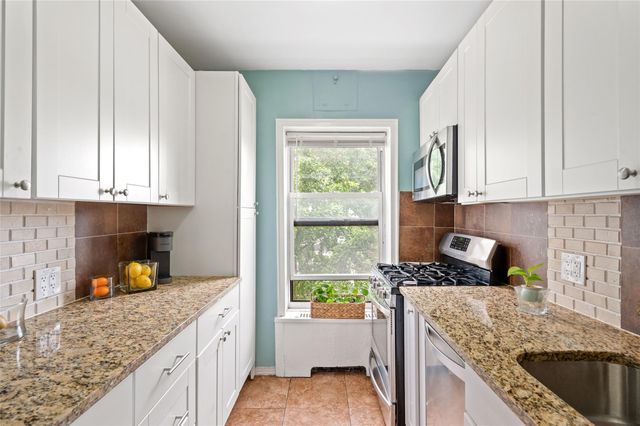 30 Clinton Place 2F, New Rochelle, NY 10801