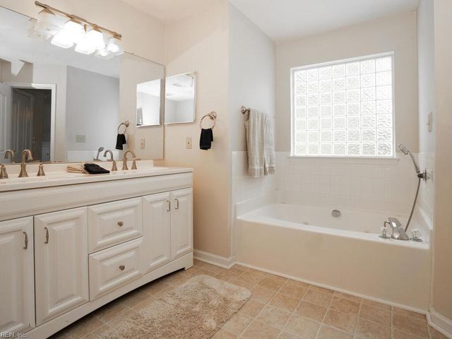 2021 Regency DR, Suffolk, VA 23434