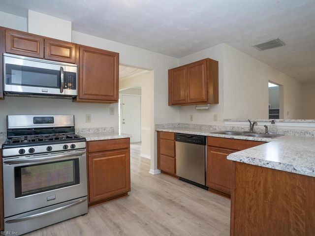 2021 Regency DR, Suffolk, VA 23434