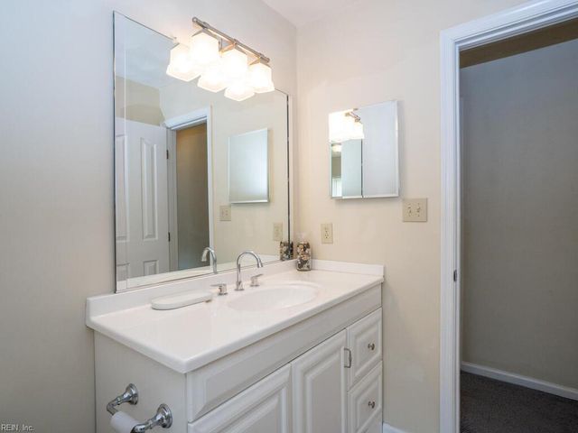 2021 Regency DR, Suffolk, VA 23434