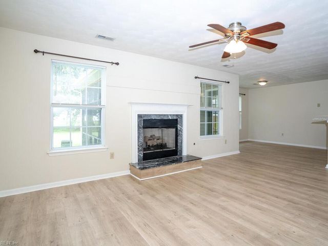 2021 Regency DR, Suffolk, VA 23434