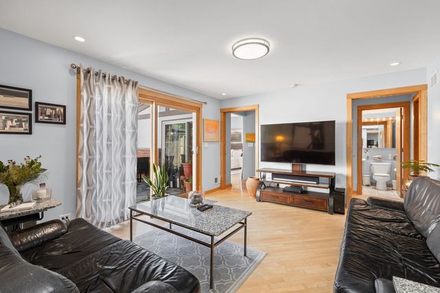 820 Lawler Avenue, Wilmette, IL 60091