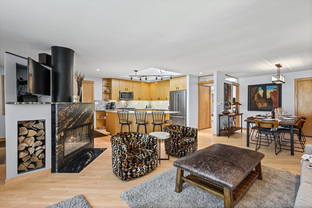 820 Lawler Avenue, Wilmette, IL 60091