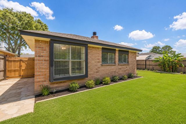 9438 Fuqua Street, Houston, TX 77075