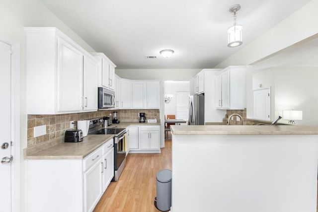 302 Meyers Lake Drive, Warner Robins, GA 31088