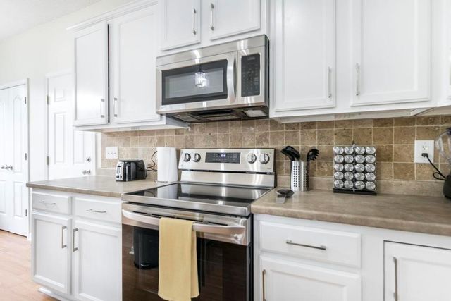 302 Meyers Lake Drive, Warner Robins, GA 31088