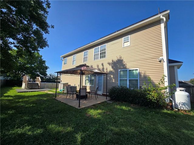 302 Meyers Lake Drive, Warner Robins, GA 31088