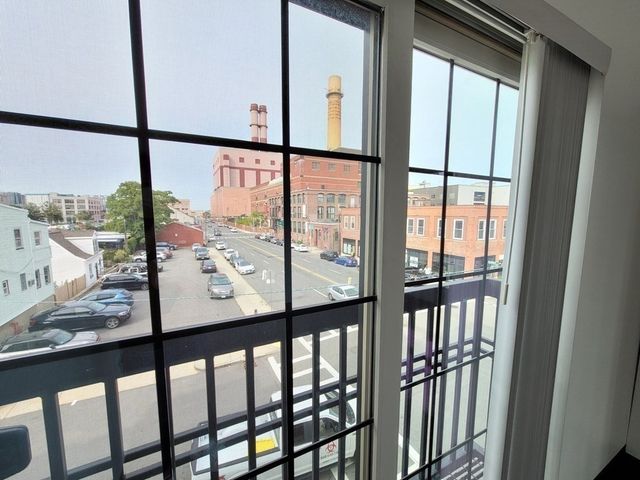 687 E 2nd St 4, Boston, MA 02127