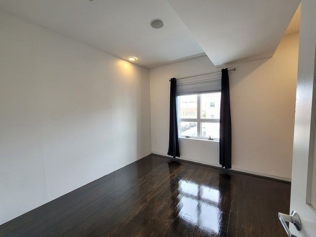 687 E 2nd St 4, Boston, MA 02127