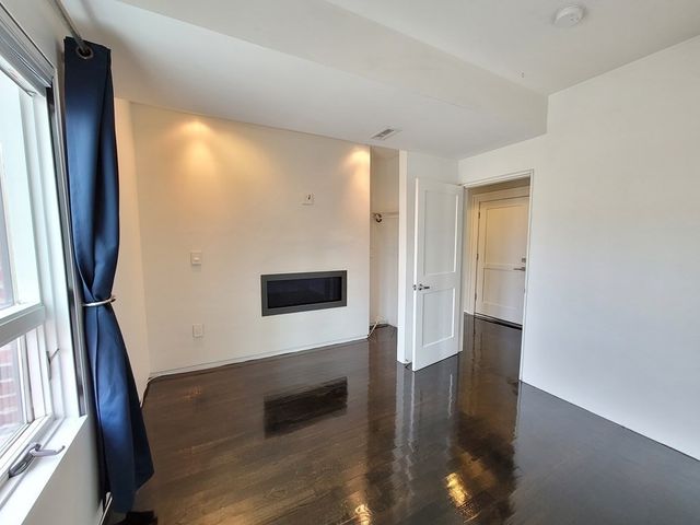 687 E 2nd St 4, Boston, MA 02127