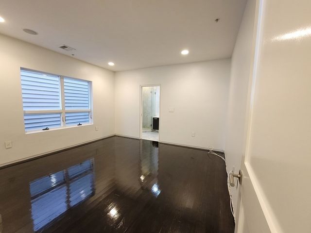 687 E 2nd St 4, Boston, MA 02127