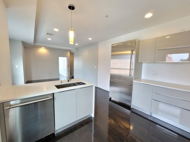 687 E 2nd St 4, Boston, MA 02127