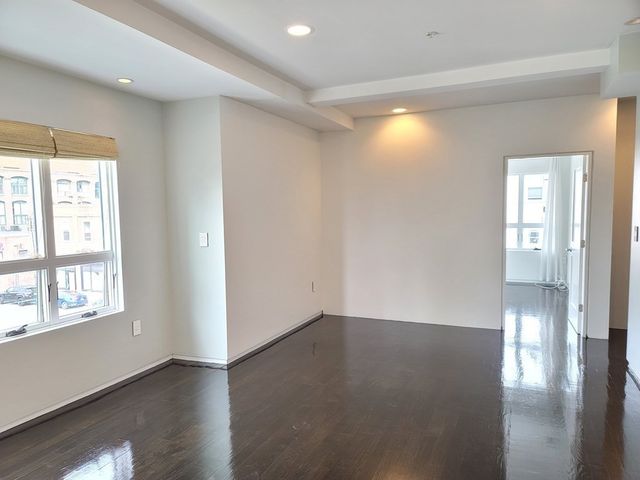 687 E 2nd St 4, Boston, MA 02127