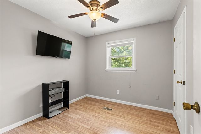 2052 N NORTHWEST CT, Columbia, MO 65202