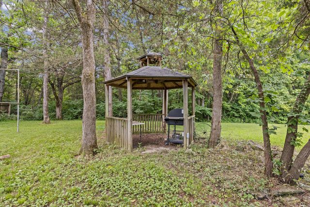 2052 N NORTHWEST CT, Columbia, MO 65202