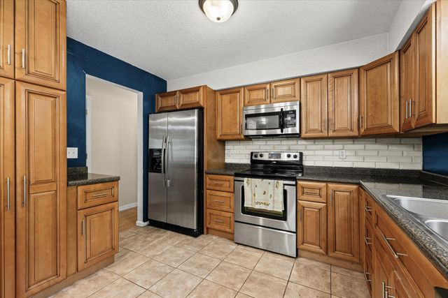 2052 N NORTHWEST CT, Columbia, MO 65202