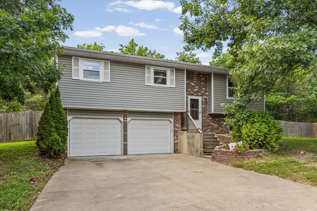 2052 N NORTHWEST CT, Columbia, MO 65202