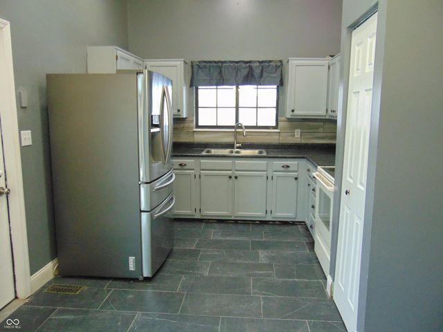 123 Country Wood Drive, Whiteland, IN 46184