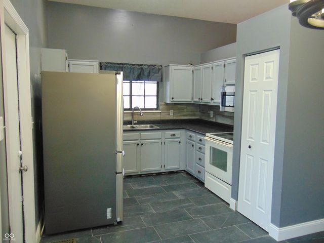 123 Country Wood Drive, Whiteland, IN 46184