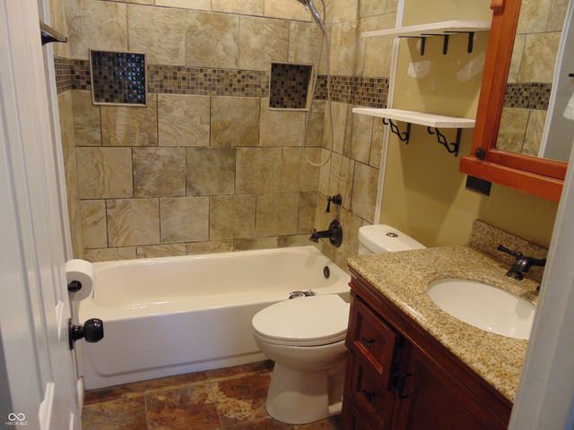 123 Country Wood Drive, Whiteland, IN 46184