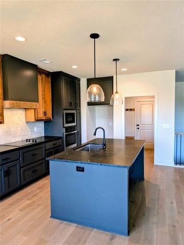 1300 Larkspur Place, Raymore, MO 64083