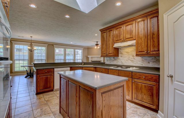 124 Mountain Valley Drive, Maumelle, AR 72113