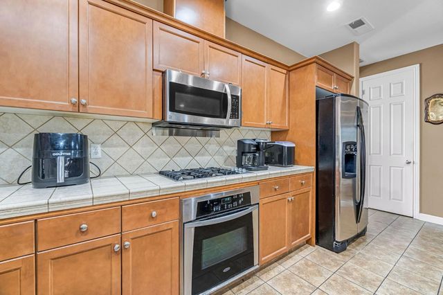 4203 N Bain Avenue, Fresno, CA 93722