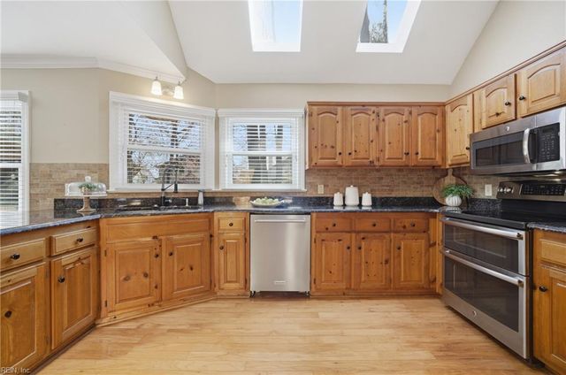 1137 Fairway DR, Chesapeake, VA 23320