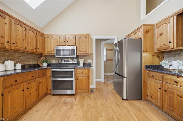 1137 Fairway DR, Chesapeake, VA 23320