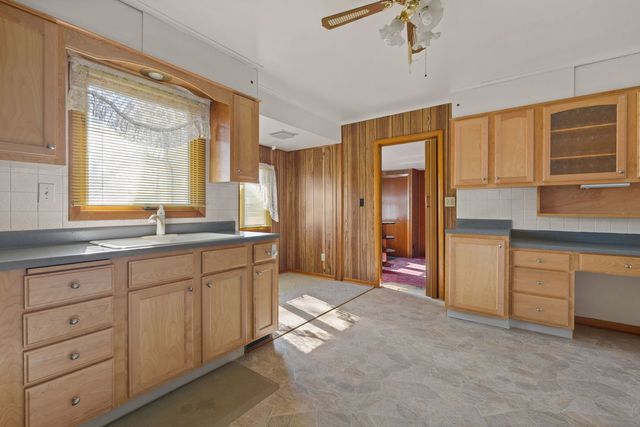 524 22nd Avenue, Rock Island, IL 61201